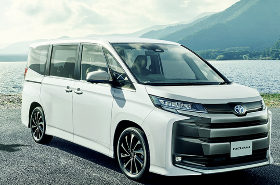 90系ノアとは？タイヤサイズや新車価格、おすすめのカスタムパーツまで 