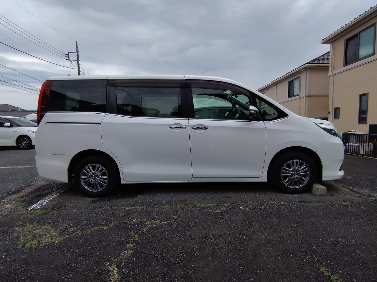 トヨタ エスクァイア Xi（2016年・1.5万km・ホワイト系）の中古車情報