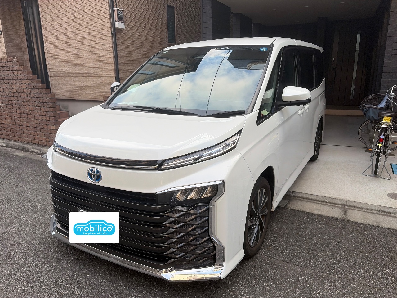 トヨタ ヴォクシー ハイブリッドS-Z（2023年・1.3万km・ホワイト系）の