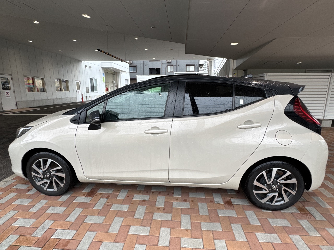 トヨタ アクア Z（2023年・0.7万km・グレー系）の中古車情報 | 個人