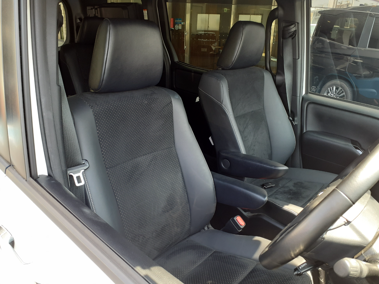 トヨタ ヴォクシー ZS 煌III（2021年・1.7万km・ホワイト系）の中古車