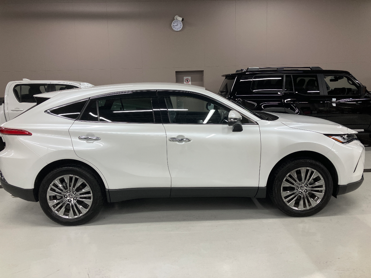 トヨタ ハリアーハイブリッド Z（2024年・1.3万km・ホワイト系