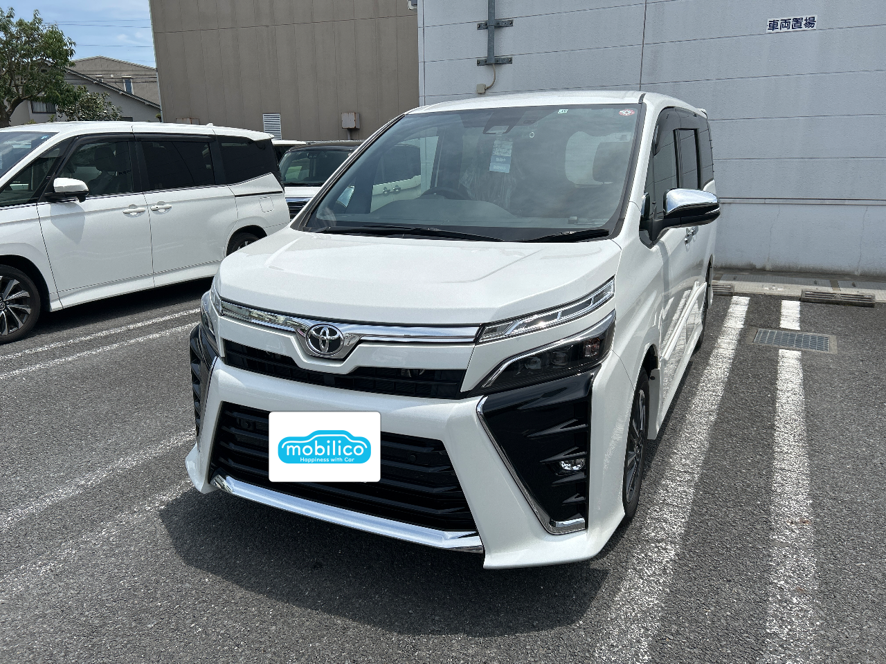 トヨタ ヴォクシー ZS 煌III（2021年・1.6万km・ホワイト系）の中古車