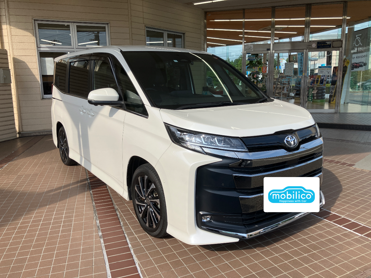 トヨタ ノア S-Z（2023年・0.8万km・ホワイト系）の中古車情報