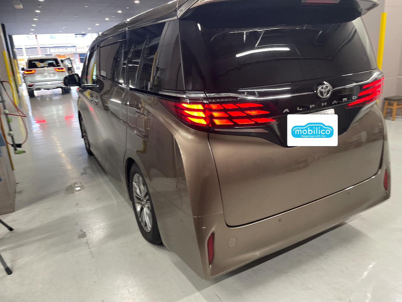 ゴールド ミニバン アルファード アルファード・ゴールド(金)の中古車を探す【カーセンサー】