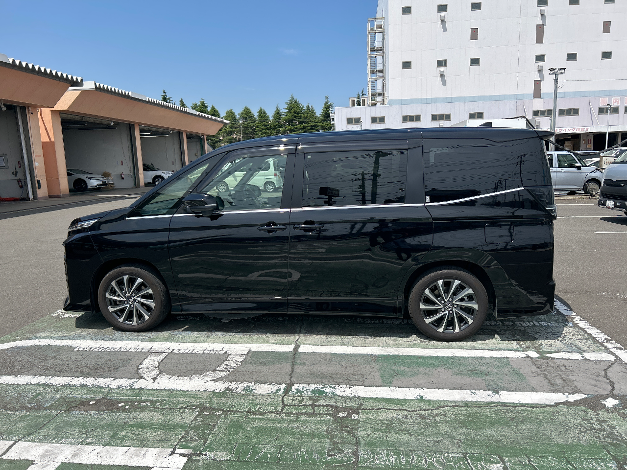 トヨタ ヴォクシー ハイブリッドS-Z（2023年・0.3万km・ブラック系）の