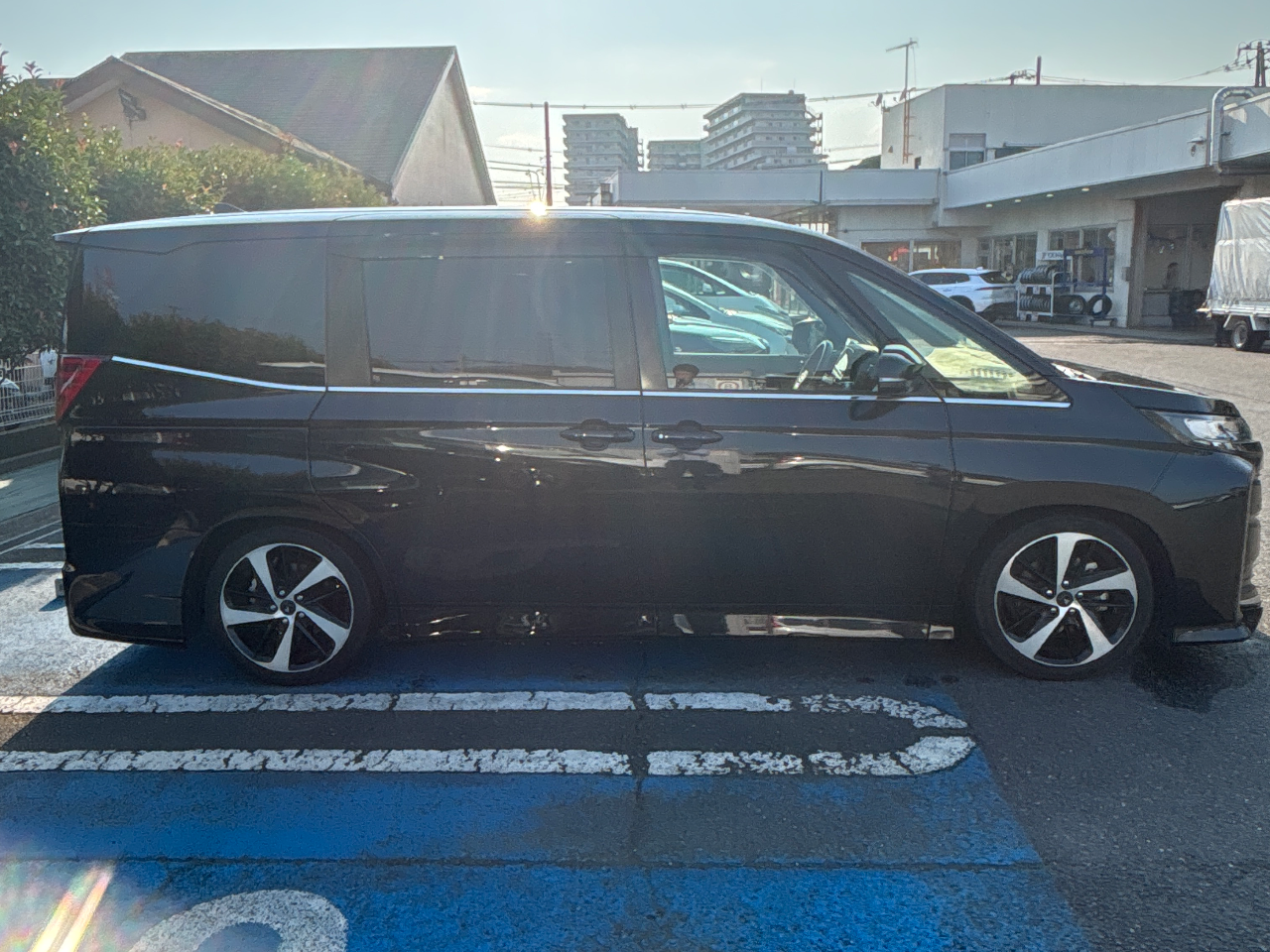 トヨタ ノア ハイブリッドS-Z（2023年・2.3万km・ブラック系）の