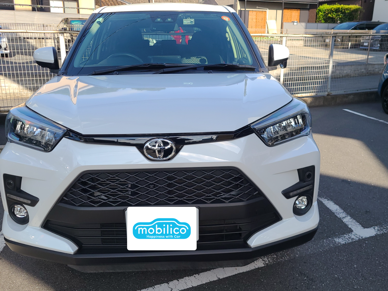 トヨタ ライズ　ホワイトバンパー 傷あり トヨタ ライズ ホワイトバンパー 傷あり V118537606 オンラ