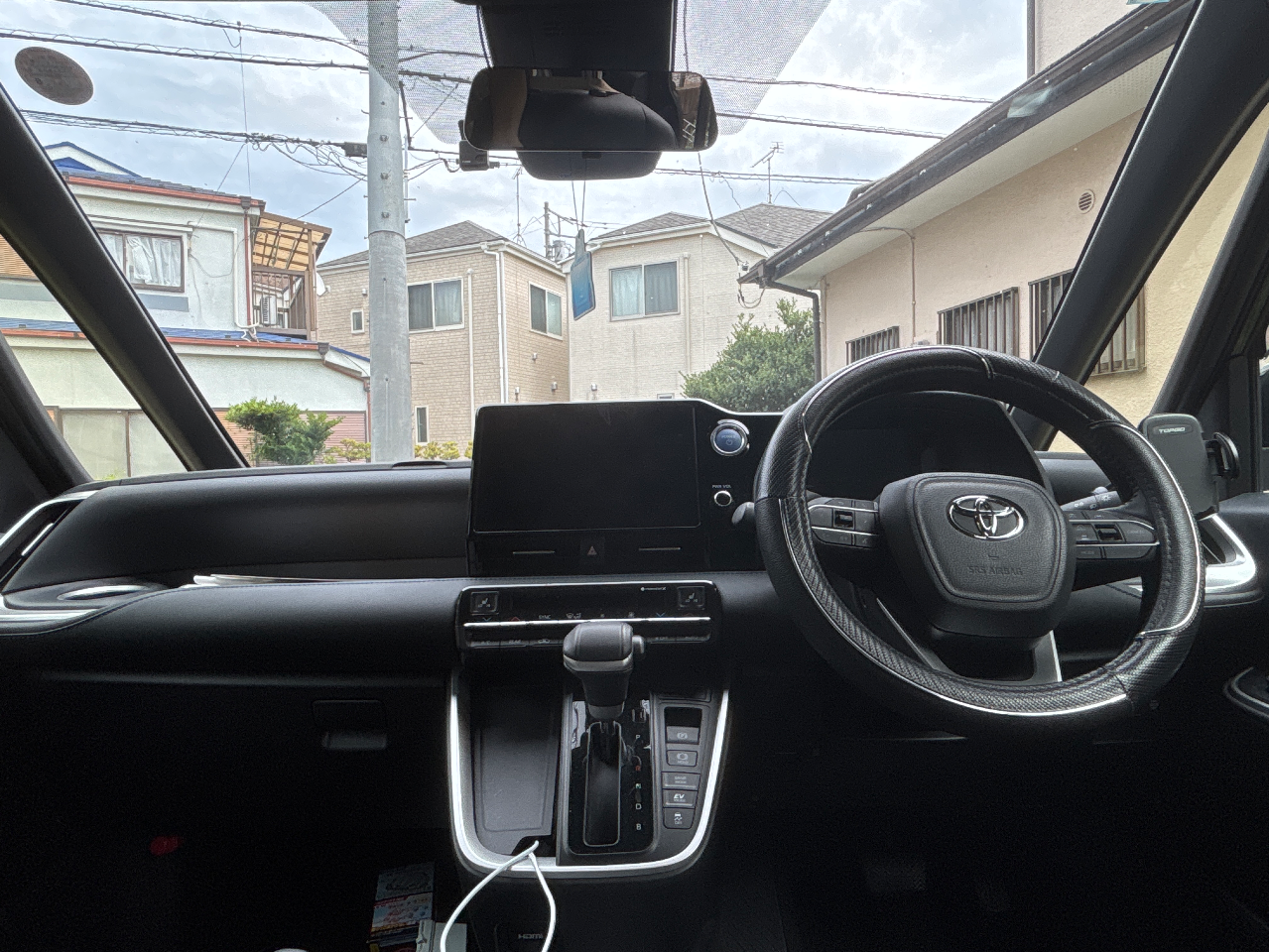 トヨタ ヴォクシー ハイブリッドS-Z（2023年・0.9万km・ブラック