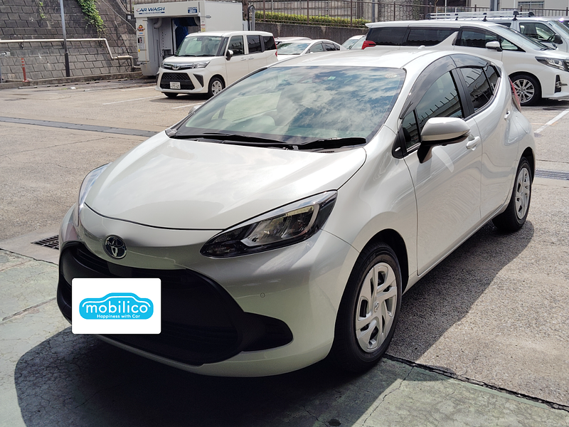 トヨタ アクア X