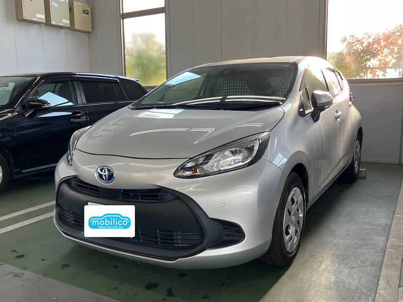 トヨタ アクア X