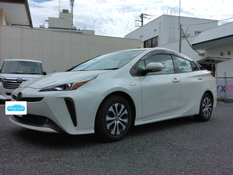 トヨタ プリウス A