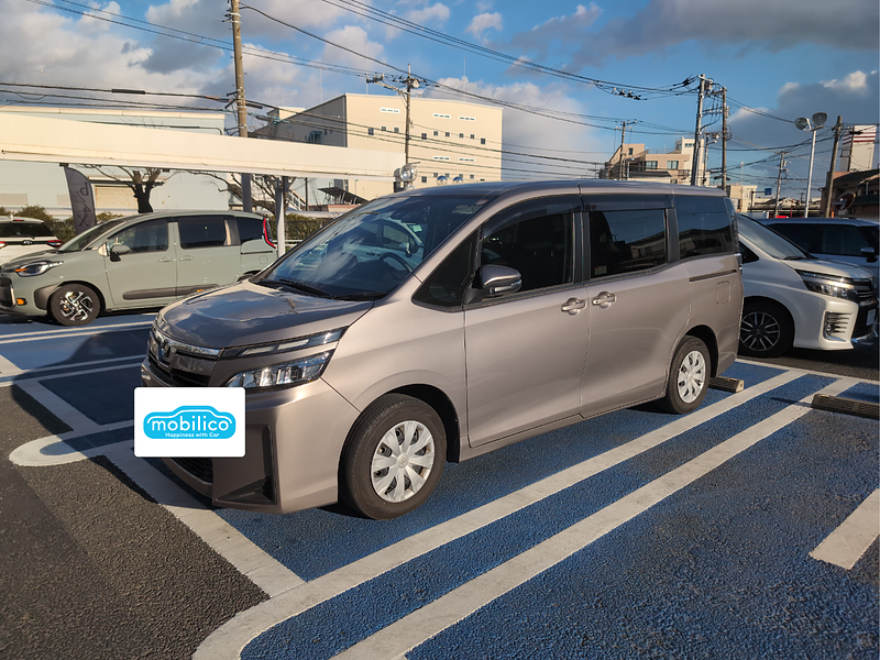 トヨタ ヴォクシー X