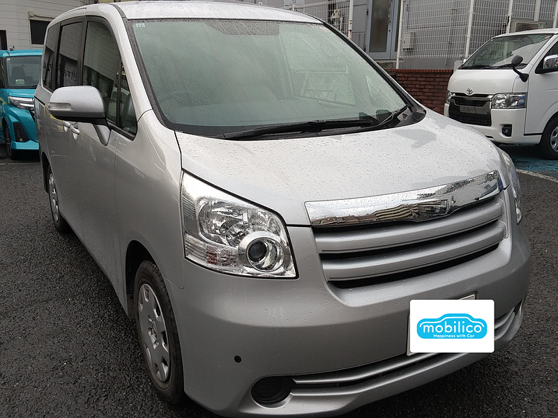 トヨタ ノア X Lセレクション・サイドリフトアップシート装着車