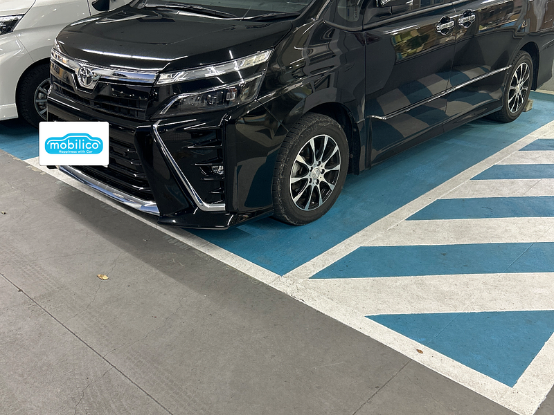 トヨタ ヴォクシー ZS 煌III