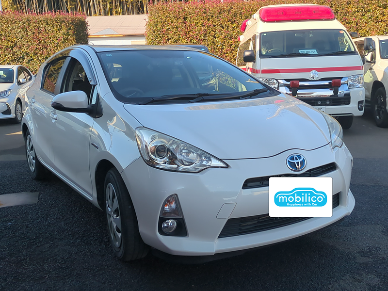 トヨタ アクア S