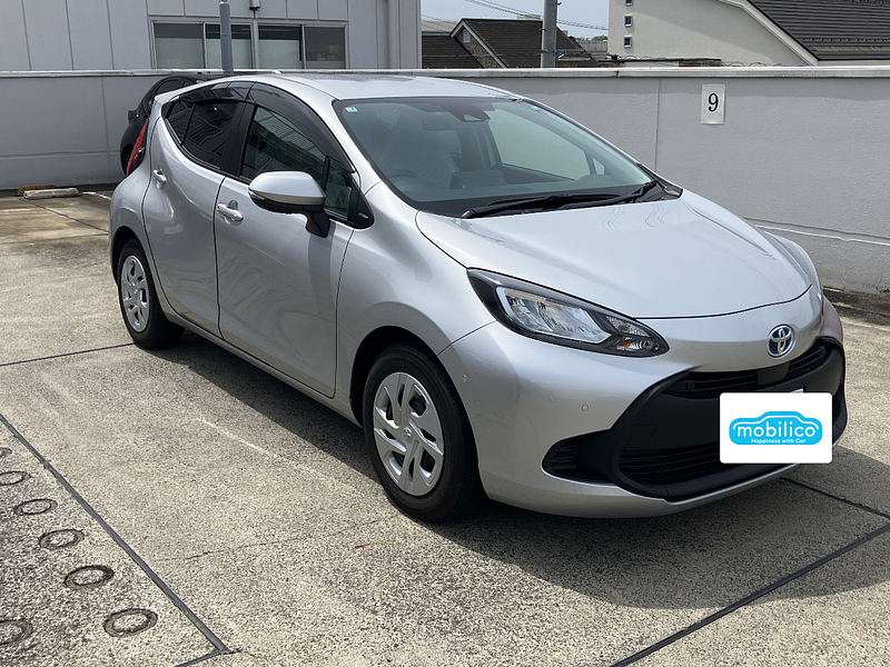 トヨタ アクア X