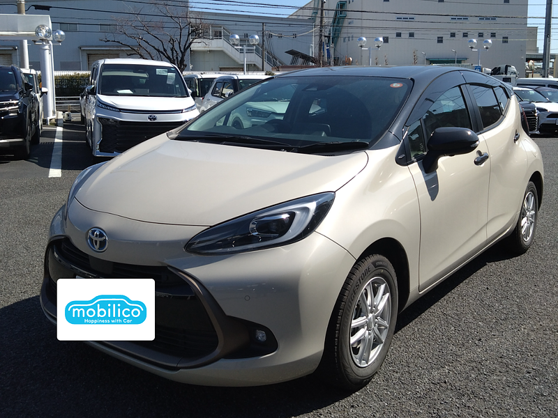 トヨタ アクア Z ラフィネ