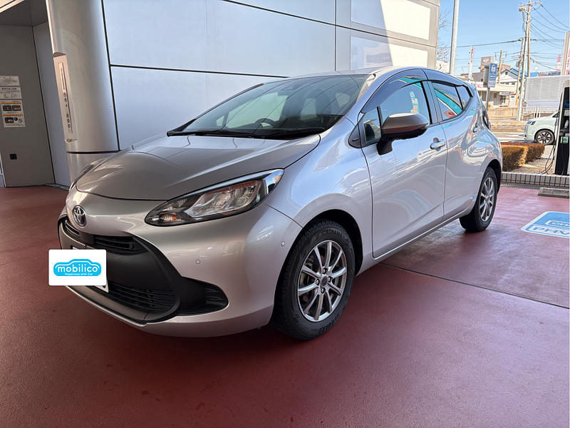 トヨタ アクア X